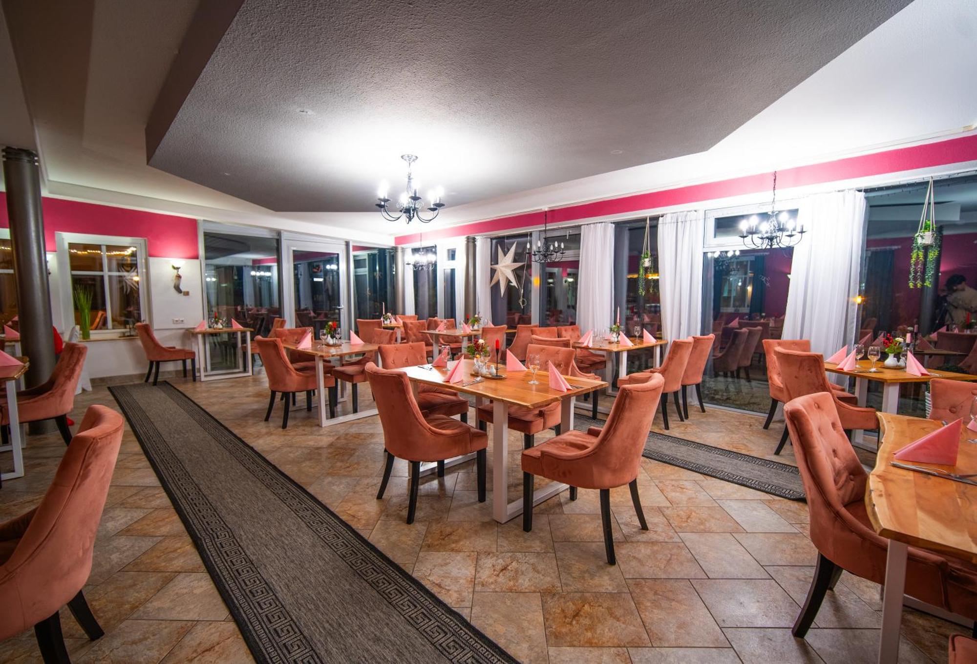 Berghotel Drei Brueder Hoehe Marienberg Bagian luar foto