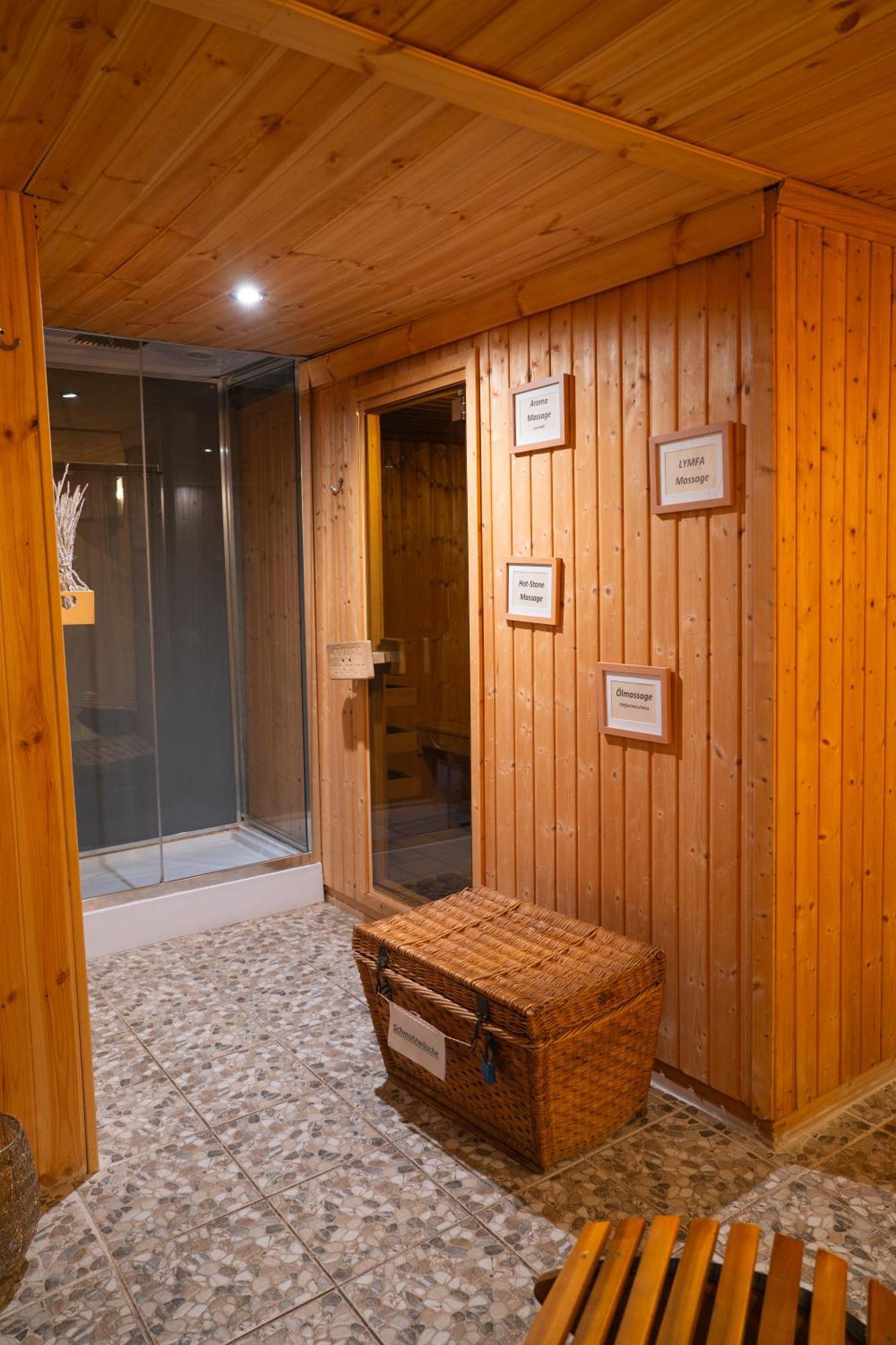 Berghotel Drei Brueder Hoehe Marienberg Bagian luar foto
